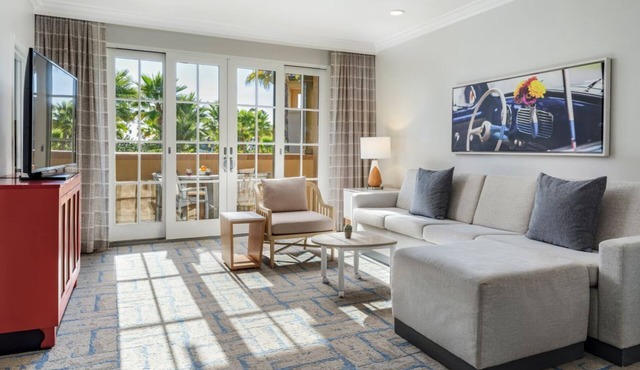 Charming 2-bedroom villa in brilliant Newport Beach with AC, WiFi, fitness room in Newport Beach