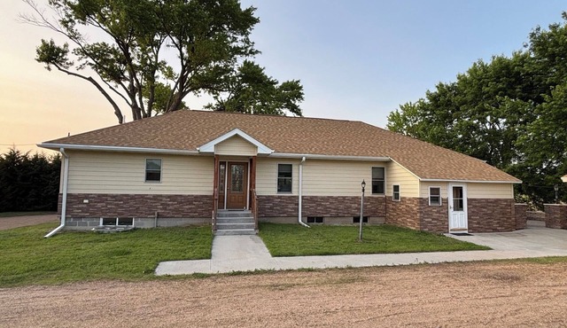 Charming 3-bed, 2-bath ranch house in the serene countryside near Red Cloud. in Red Cloud