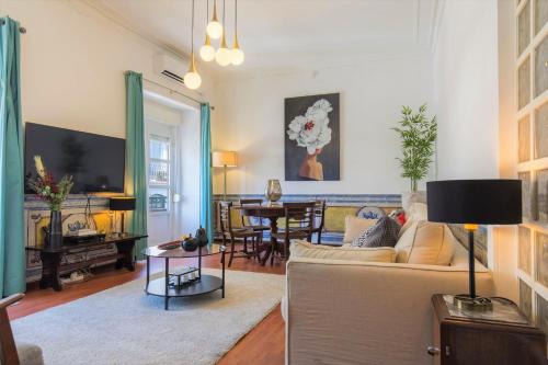 Charming Chiado 2Bedr W/Balcony and View