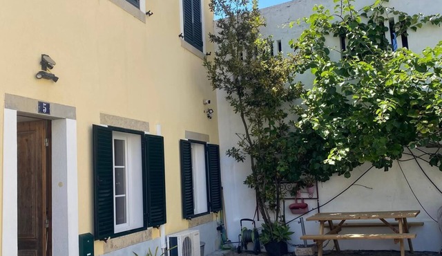 Charming Family Home in Graça