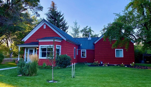 Charming Grandma Chic home in the Wood River Valley steps from the bike path in Bellevue