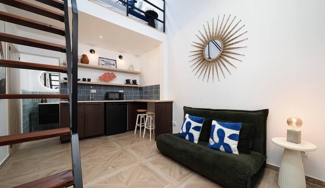 Charming historic tiny house in Portimão's vibrant old town, steps from the marina and promenade. Easy access to Algarve beaches. Sleeps 4. Pets welcome. Self check-in via lockbox.