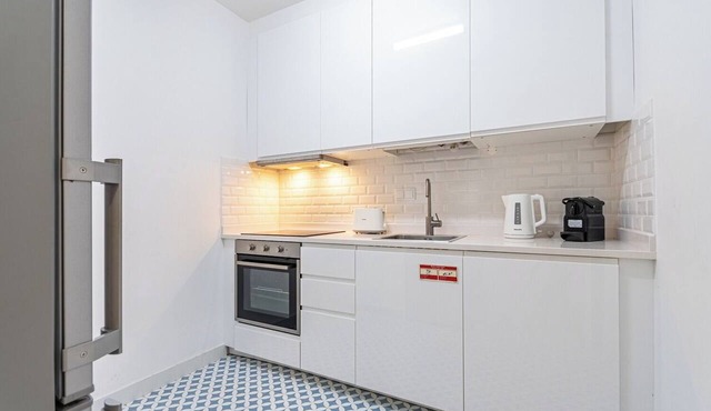 Charming one-bedroom apartment opposite the Ajuda Botanical Garden, Lisbon.
