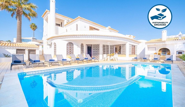 Charming Villa with Heatable Pool and BBQ