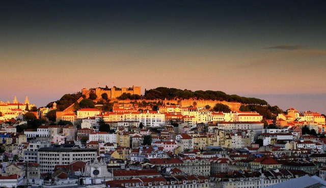 Chiado Apartment with View to the Castle
