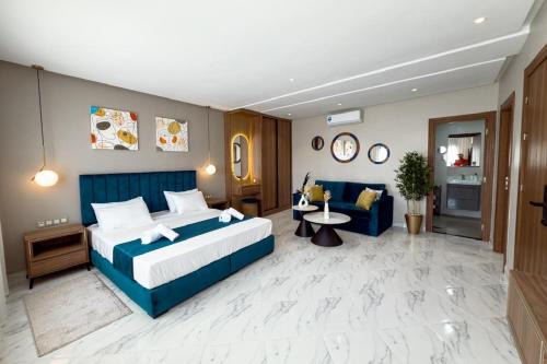Chic Ocean-View Studio with Grand Terrace