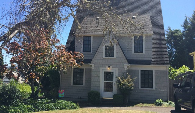Classic College Hill detached house in Eugene