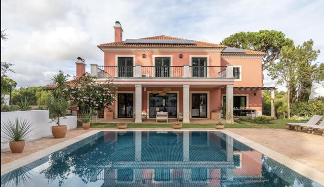 Colorful Villa with pool by OTYNA AM