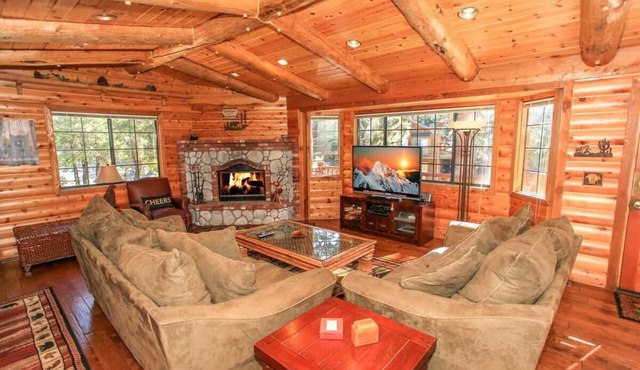 Columbine Oak Retreat- Log Style Cabin W/Spa in Big Bear City