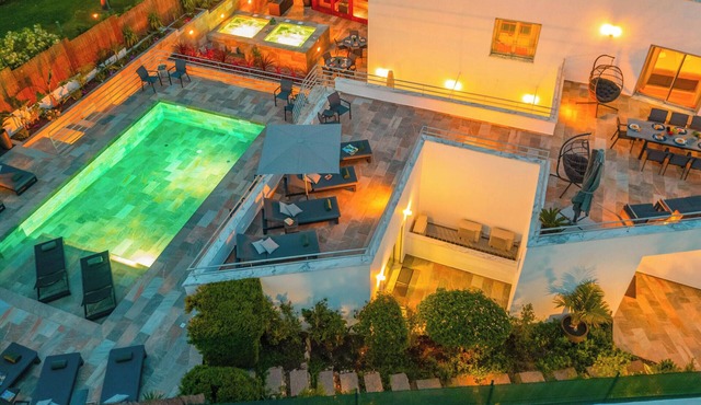 Comfort & fun w/pool & games area