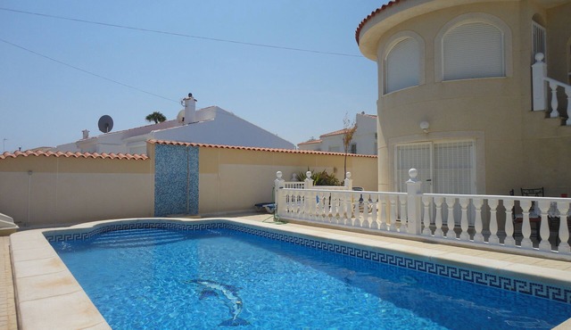 Comfortable villa with private swimming pool and garden at 3km from the beach