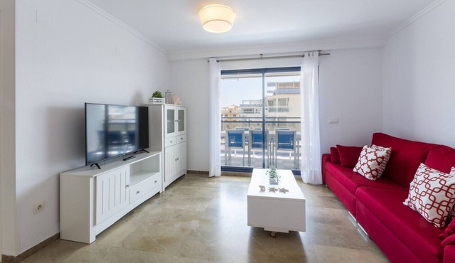 Condo decorated in modern style, Free Wifi, International channels, BBQ - only families in Playa de Gandía