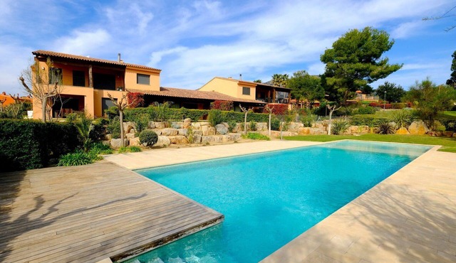 Cosy apartment for 4 guests with A/C, pool, WIFI, TV and patio