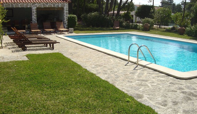 Cottage surrounded by pine trees/private pool/near oceon on Sintra Natural Park
