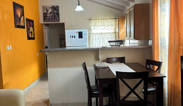 Cozy 3 bedroom 2 bathroom house in a secure neighborhood with dining & amenities in Charnocks