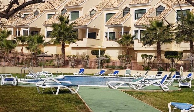 Cozy apartment with pool and beautiful views in quiet secure area