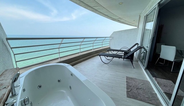 Cozy Beachfront Condo With Jacuzzi On Balcony in Tambon Cha-am