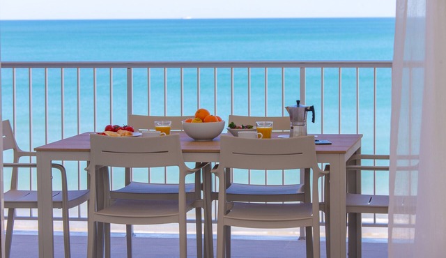Cullera Beachfront Terrace Apartment in Cullera