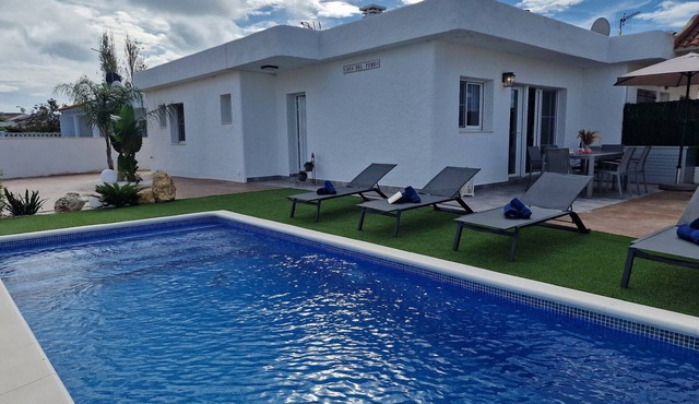 "Del Perro"@MARISOL: 300m to the beach, private pool, A/C, WiFi, dog beach