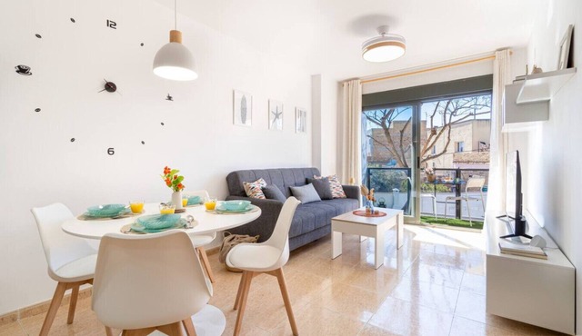 Delta Ebro, 10 min from the beaches, free parking, balcony