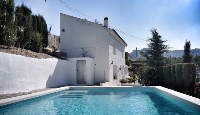 Detached country house with private pool, gardens & parking, perfect for family in Blanca