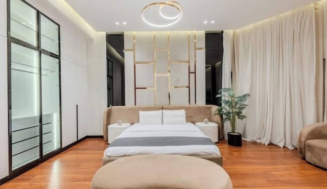 Diamond Mansion I – Luxury 9BR Villa with Pools & Sauna
