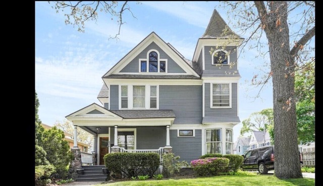 Downtown Grand Rapids 2nd Floor Unit 3Beds 3Baths Ensuite Heritage Hill Home in Grand Rapids