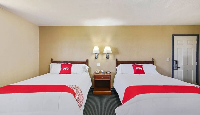 Downtown Luling Stay | Near Local Attractions - City Market & Watermelon Thump in Caldwell County