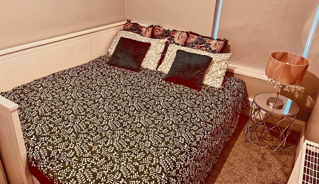 Drogheda Comfort Double Room + Extra Mattress, Near Centre City in Drogheda