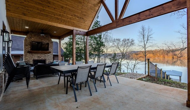 Emory River Retreat | Waterfront on Watts Bar Lake | Private Dock | Sleeps 12 in Harriman