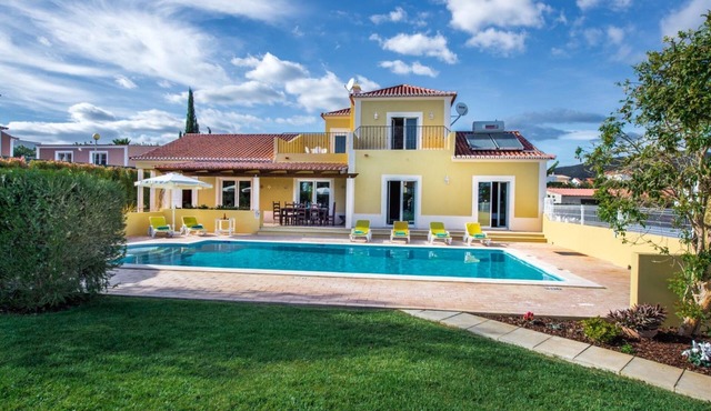 Enjoy your own private villa in Estoi with optional heated pool.