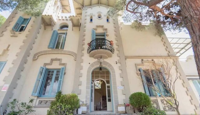 Entire House with Private Swimming Pool. Air Conditioning. Wi-Fi.