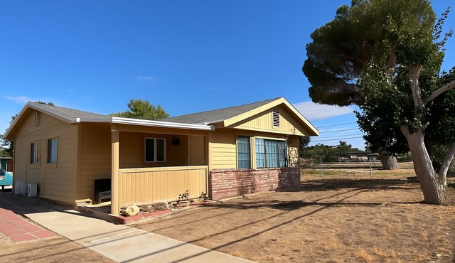 Entire Newly Remodeled Home With Huge Parking in Quartz Hill
