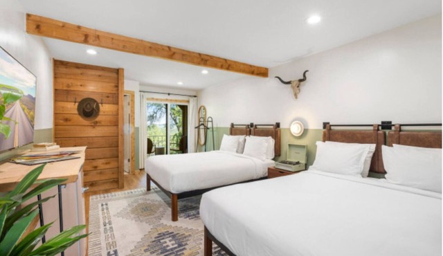 Epic Double Queen Room - Hilltop Boutique Hotel in Wimberley