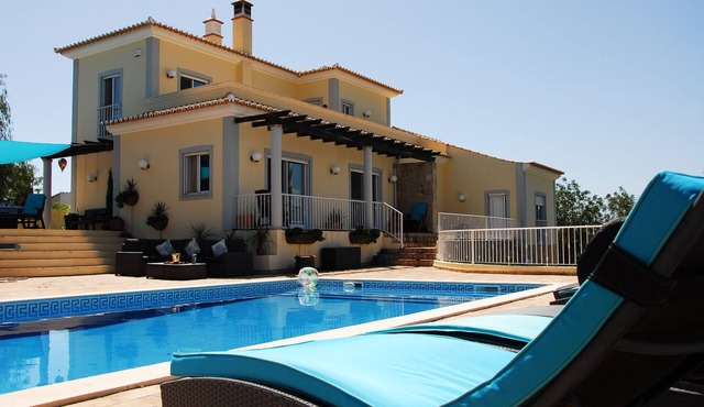 Escape & Unwind in Elegance with Large Private Pool & Amazing Views (Free Wi-Fi)