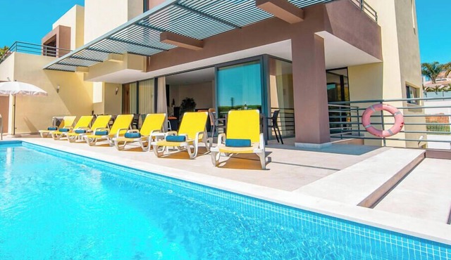 Exclusive villa with jacuzzi and heatable pool
