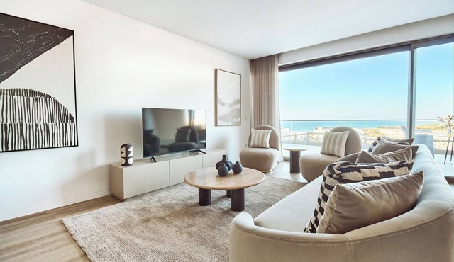 Exquisite Sea View Apartment with Shared Pool- 24E