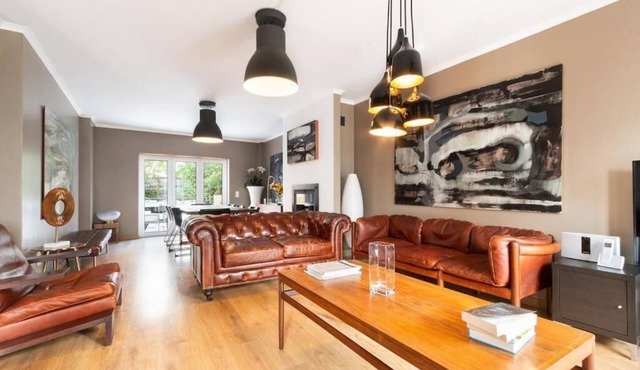 Exquisite Townhouse in Lisbon Center with private Garage & Terrace