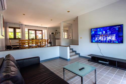 F4 Beach house Kitchen BBQ 3 bedrooms Large yard in Klaeng