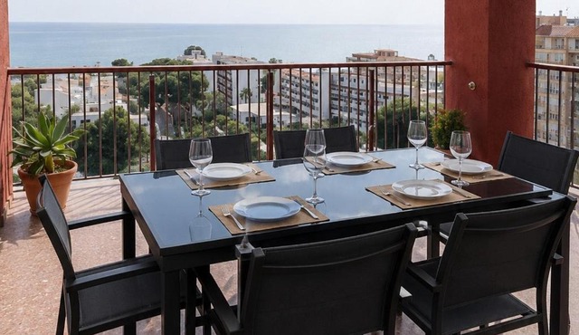 Fabuloso ático con amplia terraza y vistas al mar, Ideal Familias