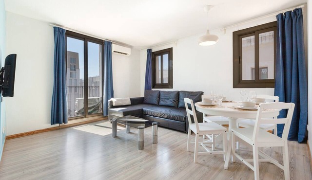 Felix Apartment: Your Retreat with Terrace and Air Conditioning in the Heart of Barcelona