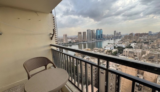 Fenster der Wohnung mit Blick auf den Nil in Kairo by Interhome