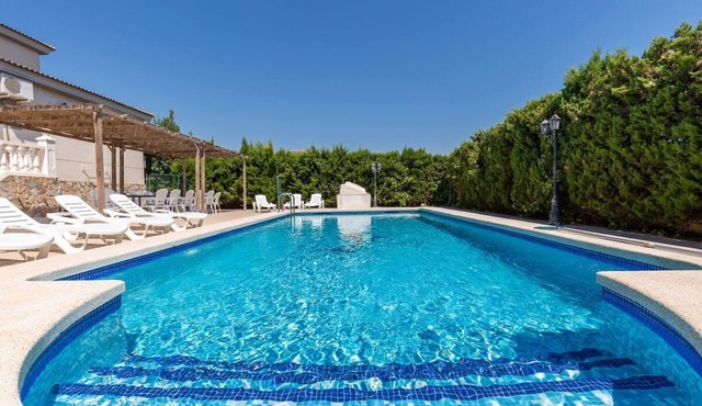 Fidalsa Grand White House in Mutxamel / Muchamiel