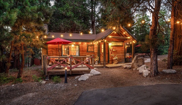 Fisherman's Hideaway - Two Bedroom | Two Beds | Full Bathroom | Sleeps Five in Twin Peaks