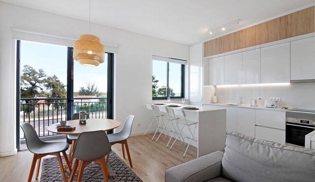 "Formosa Home" Apartment with Lake View, Balcony & Wi-Fi