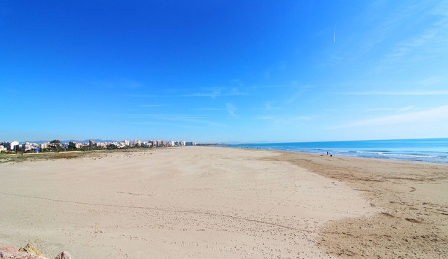 Global Properties: Downtown apartment in Puerto de Sagunto in Puerto de Sagunto