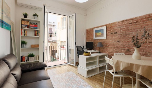 Gracia, quiet, well-equipped, centrally located 2-bedroom apartment