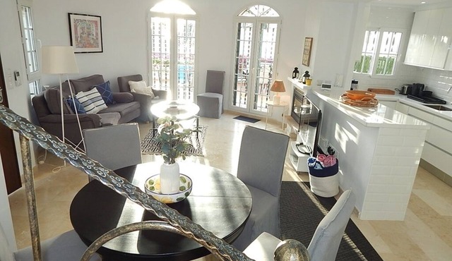 Great for families and golfers. Newly refurbished, large terrace