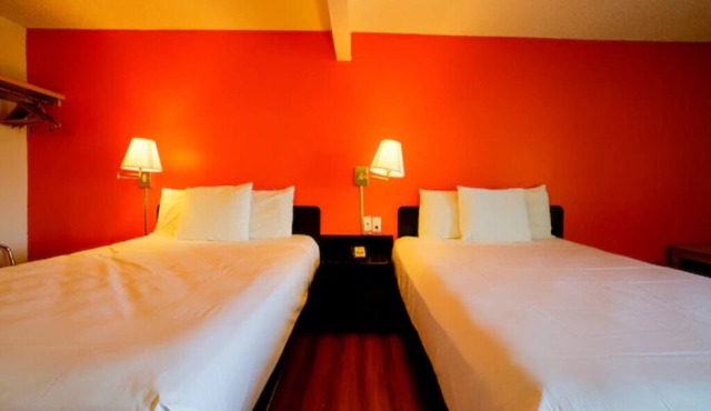 Hermiston Room for Families & Pros — Near Shops, Easy Free Onsite Parking Nearby in Hermiston