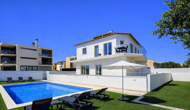 Hibisco 1 by Check-in Portugal in Albufeira